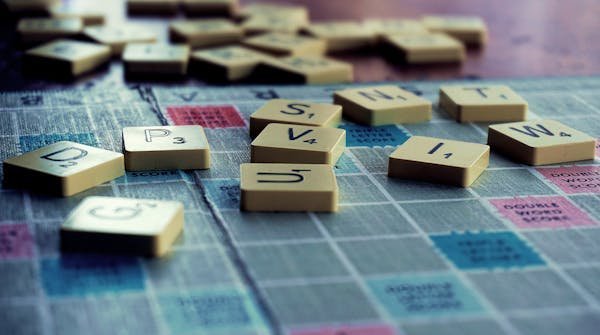 Les secrets des mots puissants au scrabble dévoilés